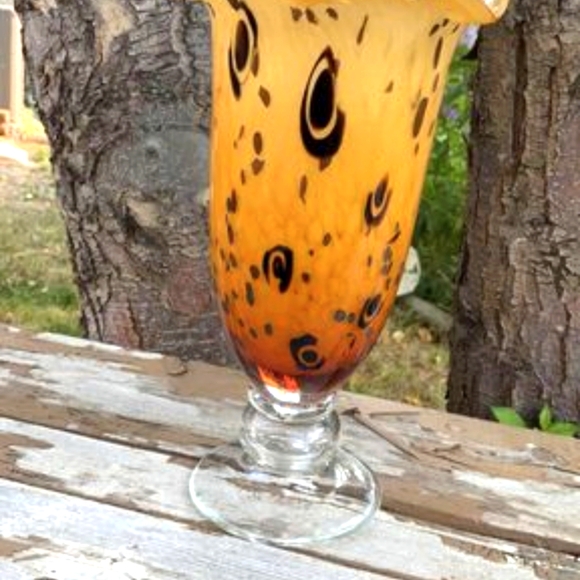 Vase on foot in blown glass with a chamoiré pattern - Picture 4 of 5